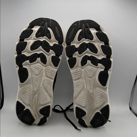 Hoka Clifton 10 Men's 12.5 2E wide shoe Black and White S1